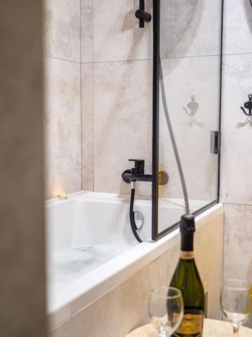 Chic Apartment In Historic Koneser Area Warszawa Eksteriør bilde