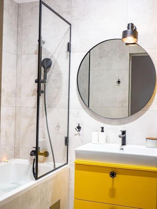 Chic Apartment In Historic Koneser Area Warszawa Eksteriør bilde