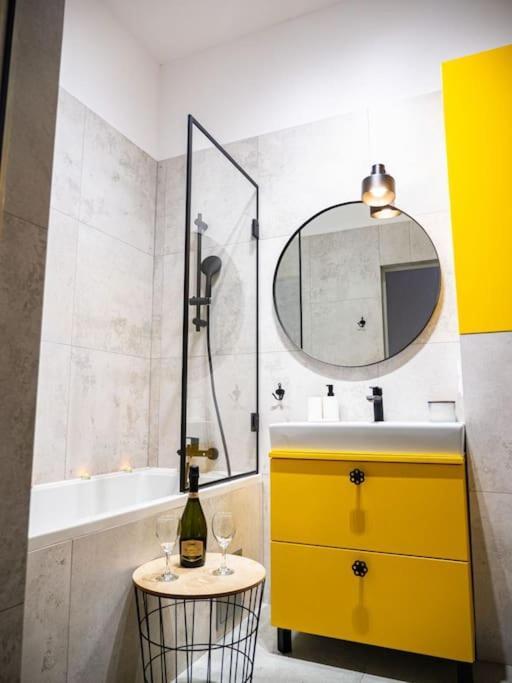 Chic Apartment In Historic Koneser Area Warszawa Eksteriør bilde