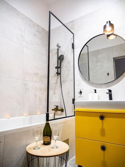 Chic Apartment In Historic Koneser Area Warszawa Eksteriør bilde